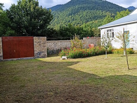 Satılır 4 otaqlı həyət evi/bağ evi 121 m², Qəbələ
