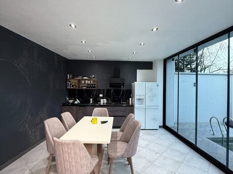 5 otaqlı həyət evi/bağ evi - Mərdəkan q. - 300 m²