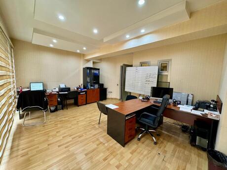 5 otaqlı ofis - 8 Noyabr m. - 160 m²