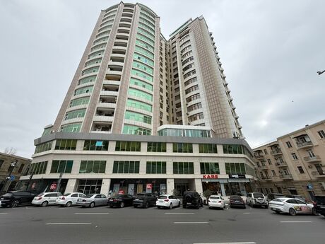 Satılır 4 otaqlı yeni tikili 234 m², Sahil m.