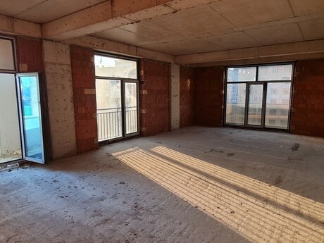 2-комнатная квартира, 97,5 м², 28 May: 351 000 ₼ 4