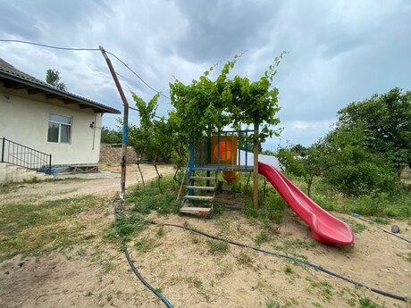 Satılır 5 otaqlı həyət evi/bağ evi 140 m², Albalılıq q.