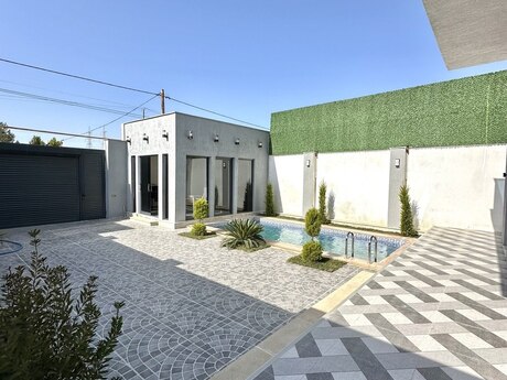 4 otaqlı həyət evi/bağ evi - Şüvəlan q. - 270 m²