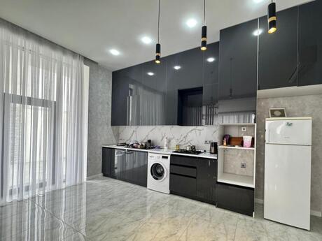 4 otaqlı həyət evi/bağ evi - Şüvəlan q. - 210 m²