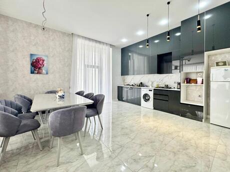 4 otaqlı həyət evi/bağ evi - Şüvəlan q. - 210 m²
