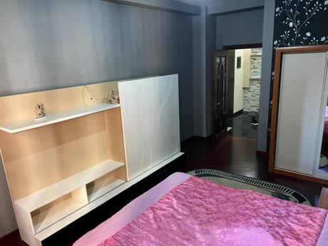 Elan №5925190 - Bakı, 28 May m., 4 otaqlı, 210 m², 4/15 mərtəbə