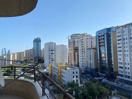 4 otaqlı yeni tikili - Elmlər Akademiyası m. - 185 m²