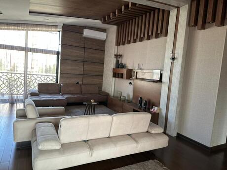 10 otaqlı həyət evi/bağ evi - 9-cu mikrorayon q. - 1000 m²