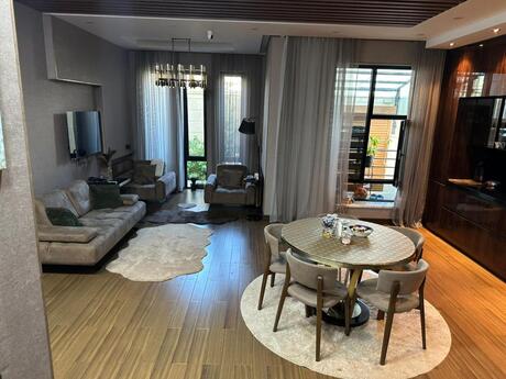 10 otaqlı həyət evi/bağ evi - 9-cu mikrorayon q. - 1000 m²