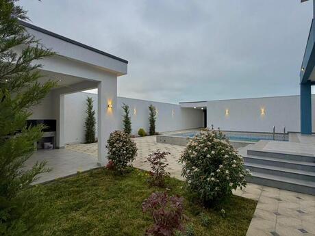 4 otaqlı həyət evi/bağ evi - Şüvəlan q. - 170 m²