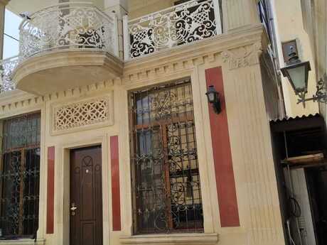 7 otaqlı həyət evi/bağ evi - Azadlıq Prospekti m. - 282 m²