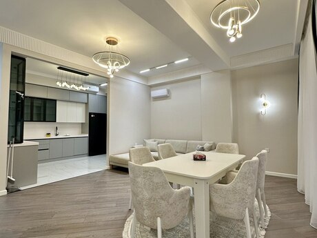 3-комн. новостройка - м. 28 мая - 120 м²