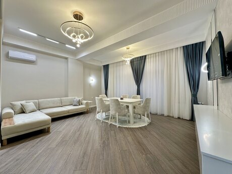 3-комн. новостройка - м. 28 мая - 120 м²