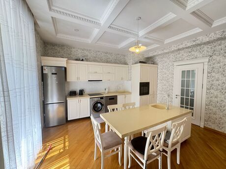 4 otaqlı yeni tikili - Ağ şəhər q. - 210 m²