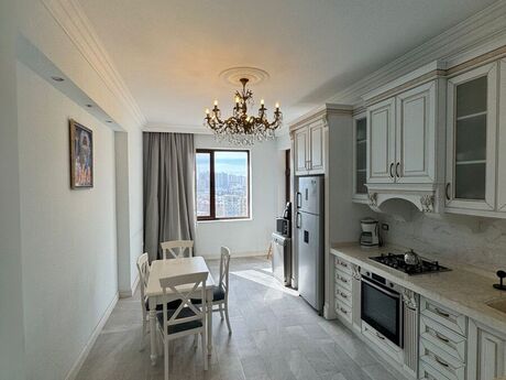 4 otaqlı yeni tikili - Elmlər Akademiyası m. - 200 m²