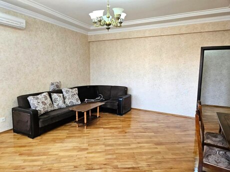 3-комн. новостройка - м. 8 ноября - 140 м²