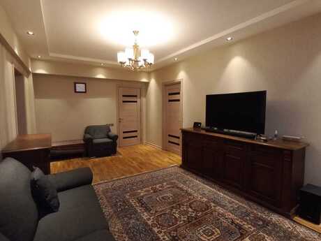 3-комн. вторичка - м. Элмляр Академиясы - 80 м²