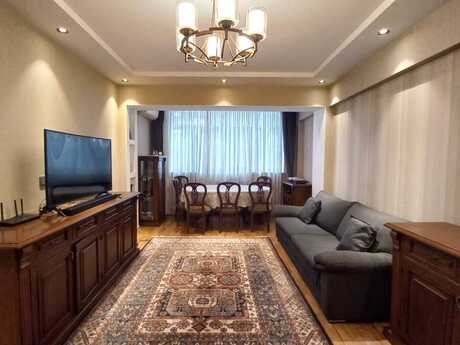 3-комн. вторичка - м. Элмляр Академиясы - 80 м²
