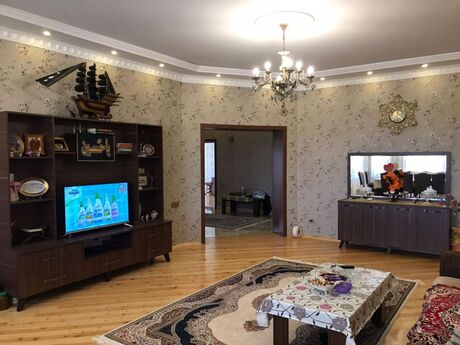 6 otaqlı həyət evi/bağ evi - Novxanı q. - 400 m²
