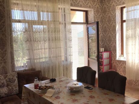 6 otaqlı həyət evi/bağ evi - Novxanı q. - 400 m²