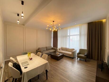 5 otaqlı həyət evi/bağ evi - Badamdar q. - 190 m²