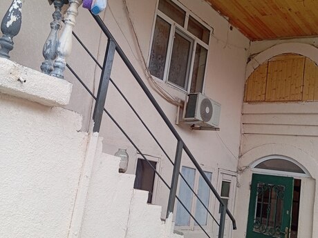 Satılır 7 otaqlı həyət evi/bağ evi 160 m², Əmircan q.