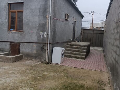 Satılır 3 otaqlı həyət evi/bağ evi 80 m², Binə q.