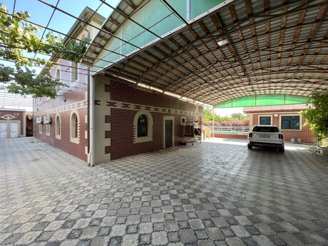 9 otaqlı həyət evi/bağ evi - Novxanı q. - 370 m²