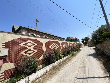 9 otaqlı həyət evi/bağ evi - Novxanı q. - 370 m²