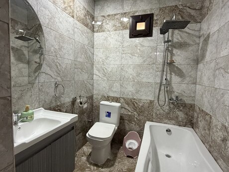 7 otaqlı həyət evi/bağ evi - Zabrat q. - 147 m²