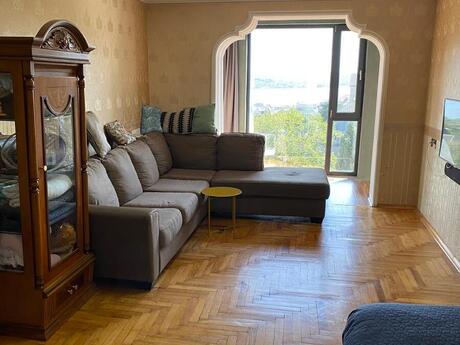 4 otaqlı köhnə tikili - Bakıxanov q. - 105 m²