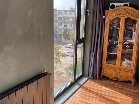 4 otaqlı köhnə tikili - Bakıxanov q. - 105 m²