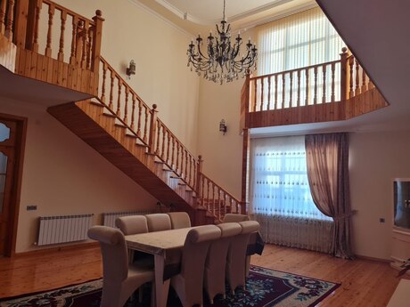 Satılır 7 otaqlı həyət evi/bağ evi 400 m², Gəncə