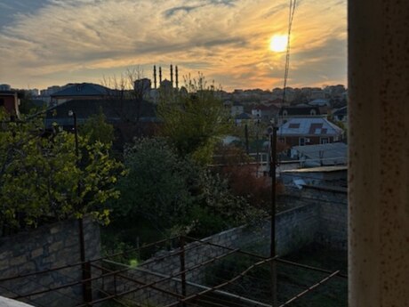 4 otaqlı həyət evi/bağ evi - Azadlıq Prospekti m. - 166 m²