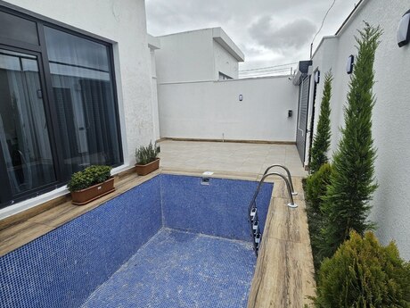 4 otaqlı həyət evi/bağ evi - Mərdəkan q. - 140 m²