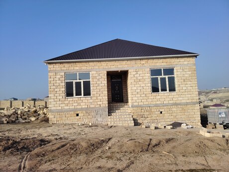 Satılır 5 otaqlı həyət evi/bağ evi 140 m², Qobu q.