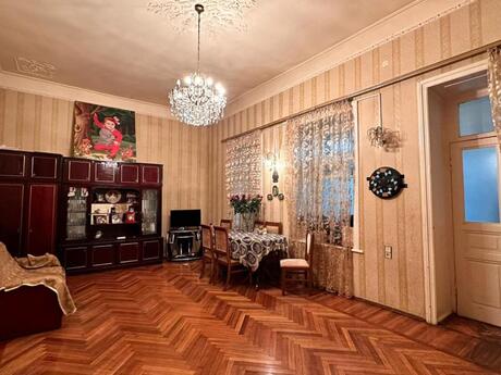 Объявление №5930922 - Баку, м. 28 мая, 3-комн., 120 м², 3/3 этаж