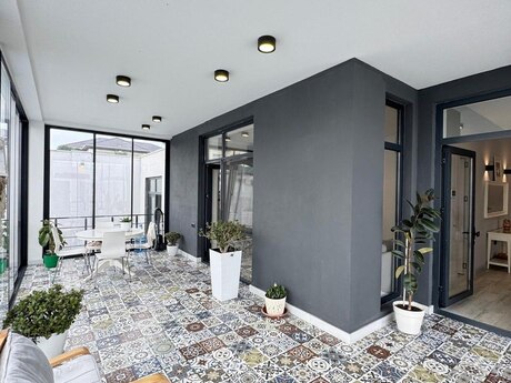 5 otaqlı həyət evi/bağ evi - Mərdəkan q. - 300 m²