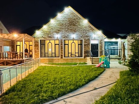 4 otaqlı həyət evi/bağ evi - Mərdəkan q. - 240 m²