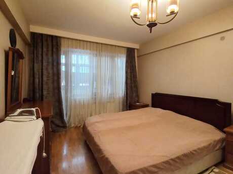 3 otaqlı köhnə tikili - Elmlər Akademiyası m. - 80 m²