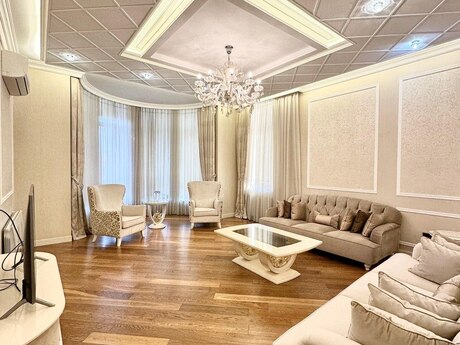 6 otaqlı həyət evi/bağ evi - Bilgəh q. - 400 m²