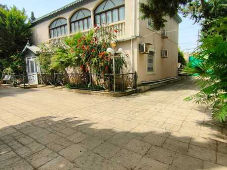 4 otaqlı həyət evi/bağ evi - Mərdəkan q. - 200 m²