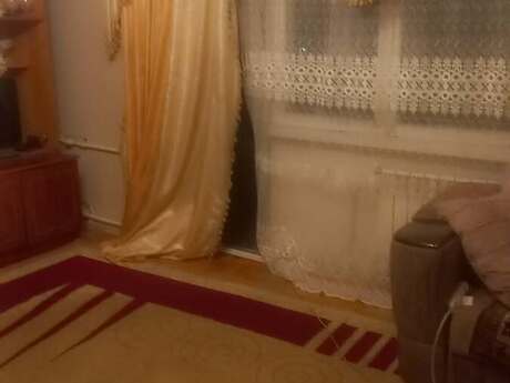 Satlr 2 otaql khn tikili 70 m, Neftilr m.