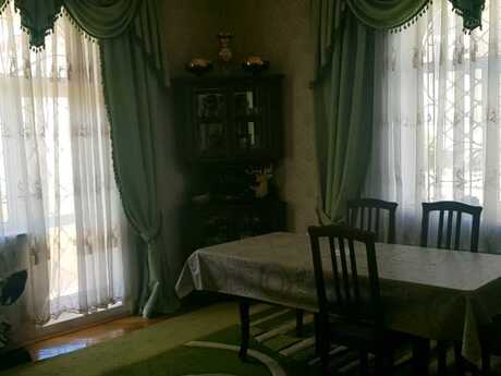 6 otaqlı həyət evi/bağ evi - 9-cu mikrorayon q. - 220 m²