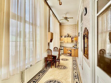 6 otaqlı köhnə tikili - Sahil m. - 130 m²