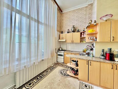 6 otaqlı köhnə tikili - Sahil m. - 130 m²