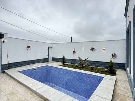 4 otaqlı həyət evi/bağ evi - Şüvəlan q. - 105 m²