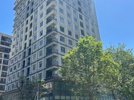 Satılır 3 otaqlı yeni tikili 128 m², 28 May m.