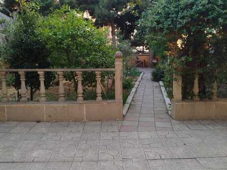 7 otaqlı həyət evi/bağ evi - 9-cu mikrorayon q. - 300 m²