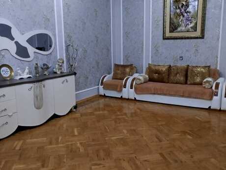 7 otaqlı həyət evi/bağ evi - 9-cu mikrorayon q. - 300 m²